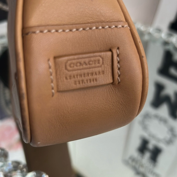 Coach vintage Hampton Demi Tan Leather shoulder bag 9" x 4.75" × 2.5"
6.5" - Picture 7 of 11
